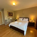 North Nanaimo Gem - Garden-View Room With Private Ensuite