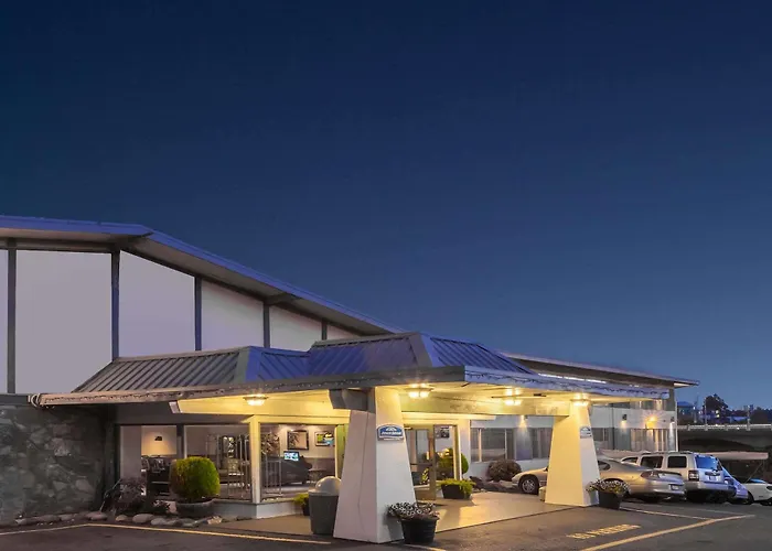 Howard Johnson By Wyndham Nanaimo Harbourside