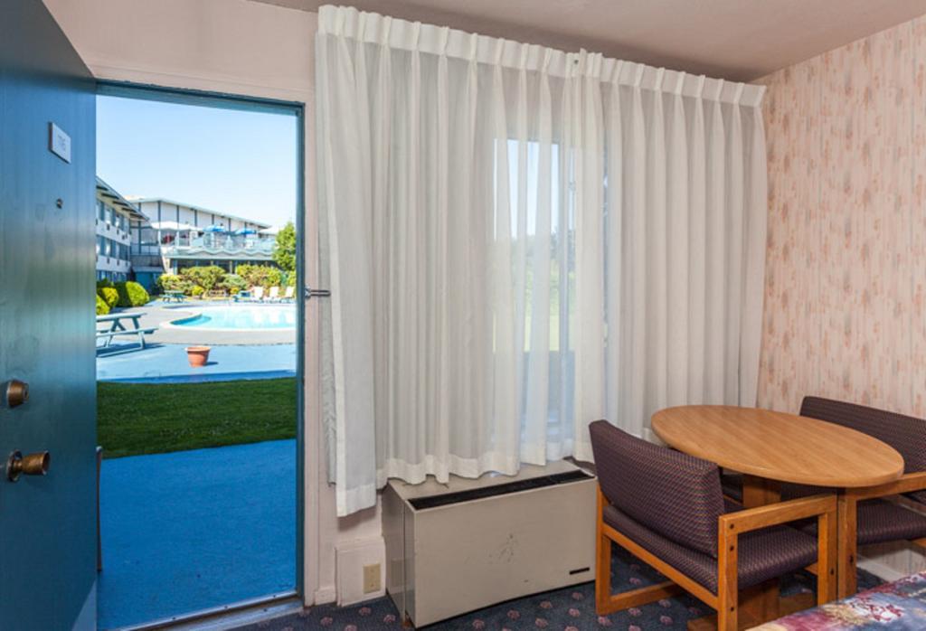 Hotel Howard Johnson By Wyndham Harbourside 2*