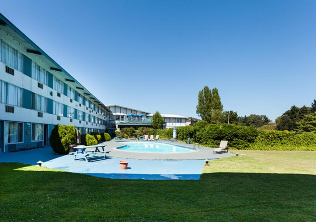 Howard Johnson By Wyndham Harbourside