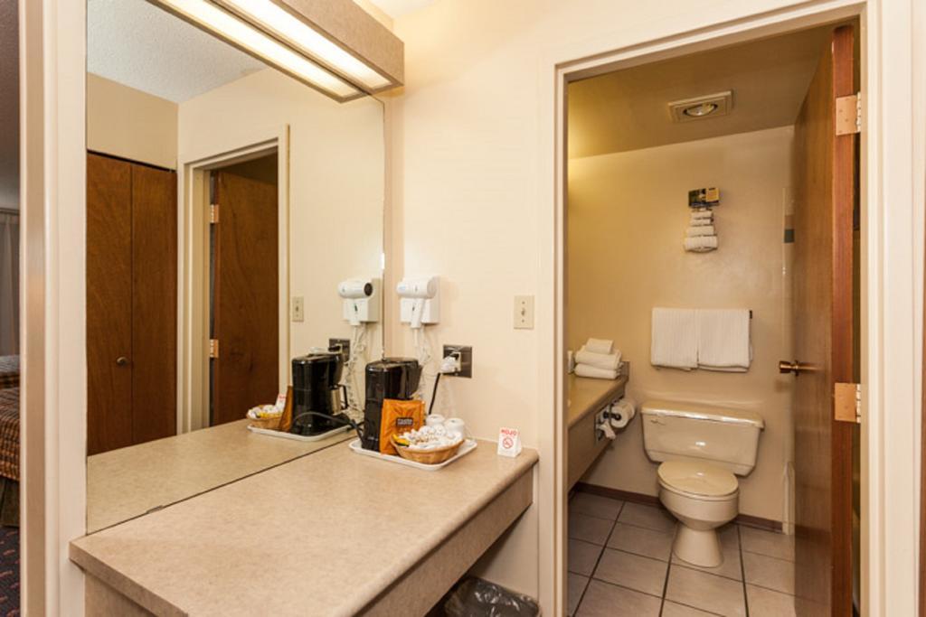 Howard Johnson By Wyndham Harbourside Hotel 2*