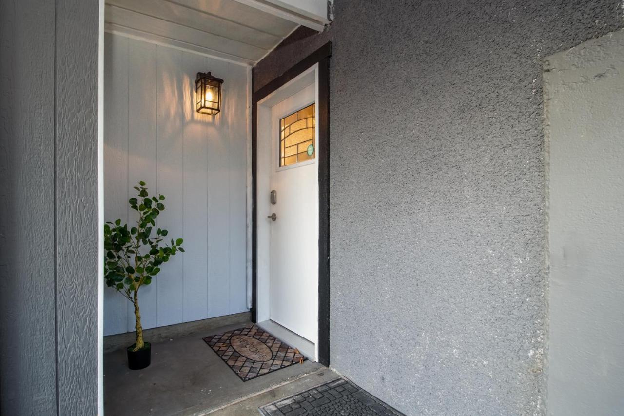 Bright Private Near Departure Bay *