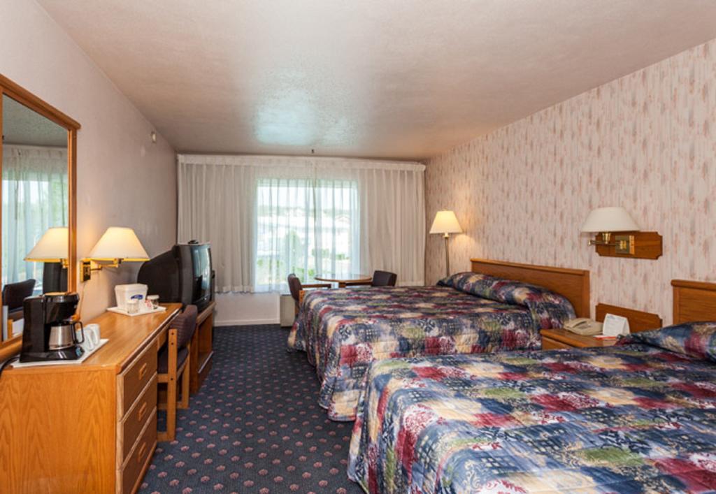 Howard Johnson By Wyndham Harbourside Hotel Nanaimo