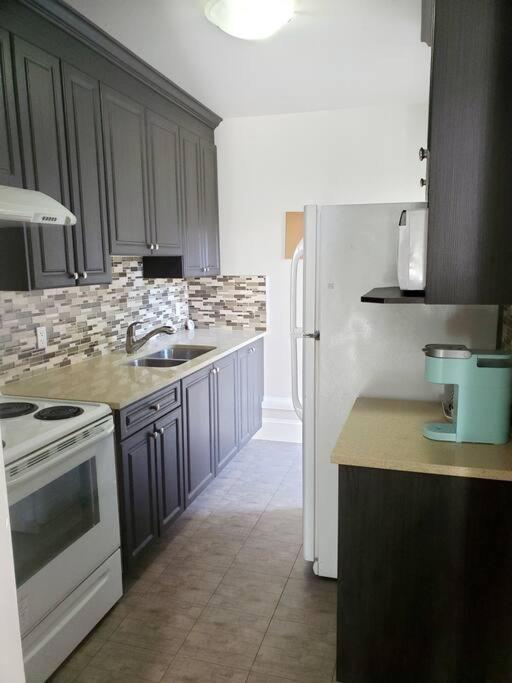 Apartment Blueback Beachfront 2-bedroom Private Nanaimo