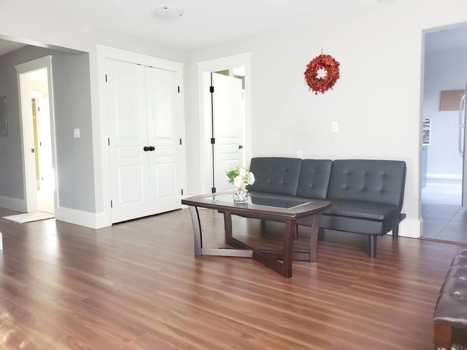 Blueback Beachfront 2-bedroom Private * Nanaimo