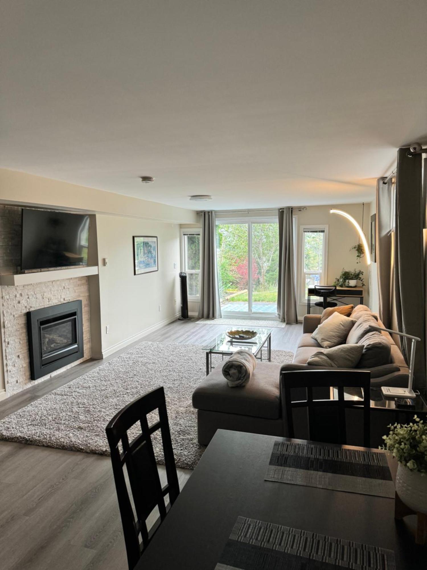 Bright Private Near Departure Bay *