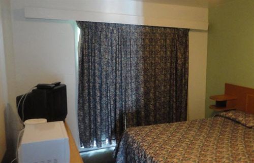 Castaway Motel