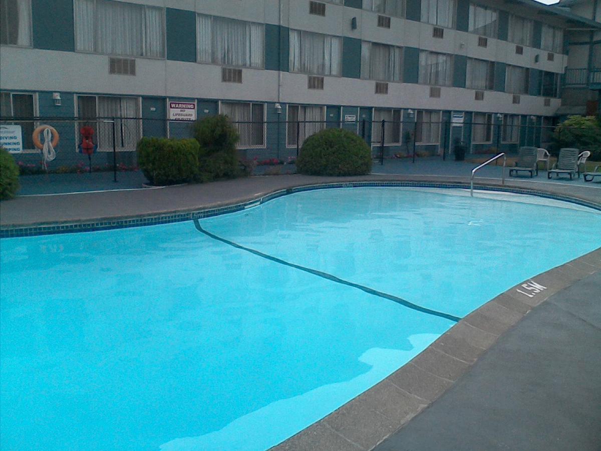 Howard Johnson By Wyndham Harbourside