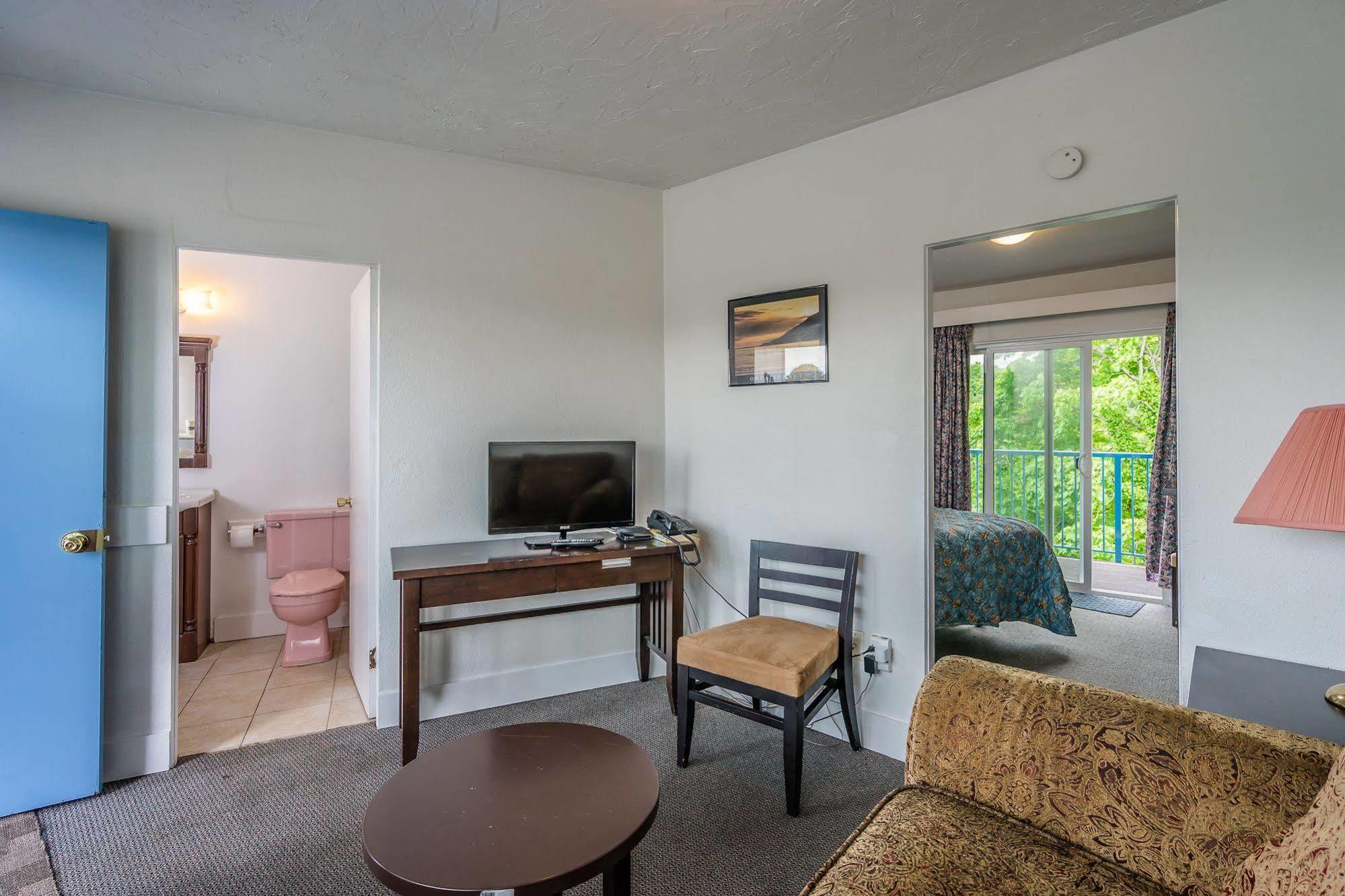 Castaway Motel