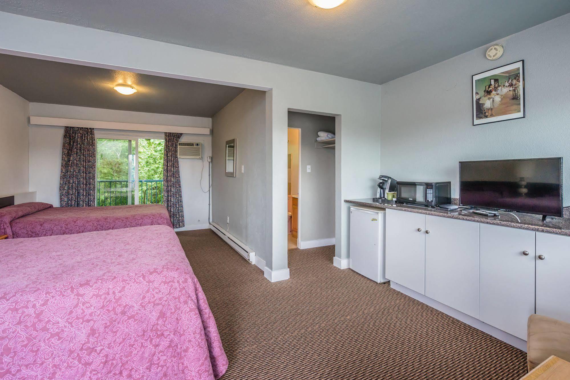 Castaway Motel 2*
