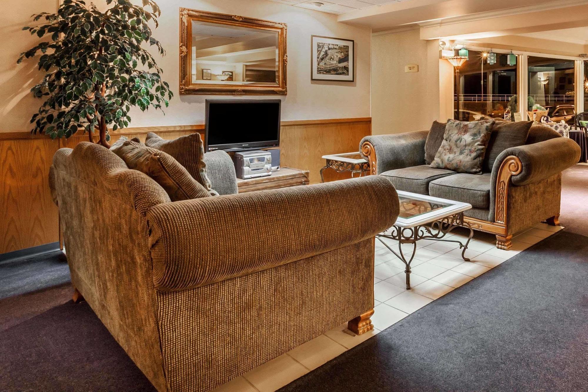 Hotel Howard Johnson By Wyndham Harbourside Nanaimo