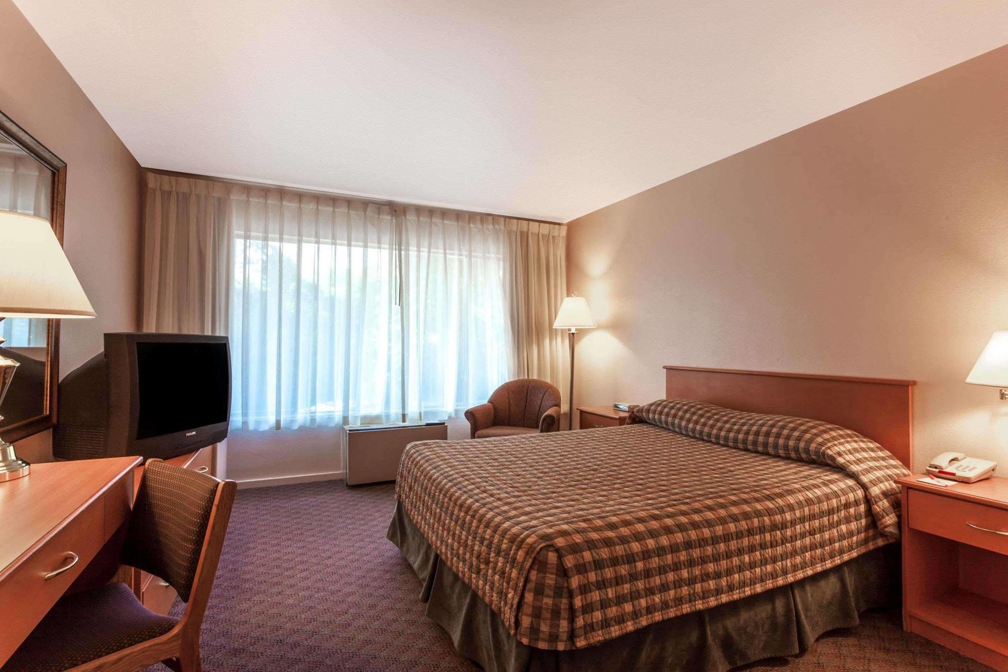 Hotel Howard Johnson By Wyndham Harbourside Nanaimo
