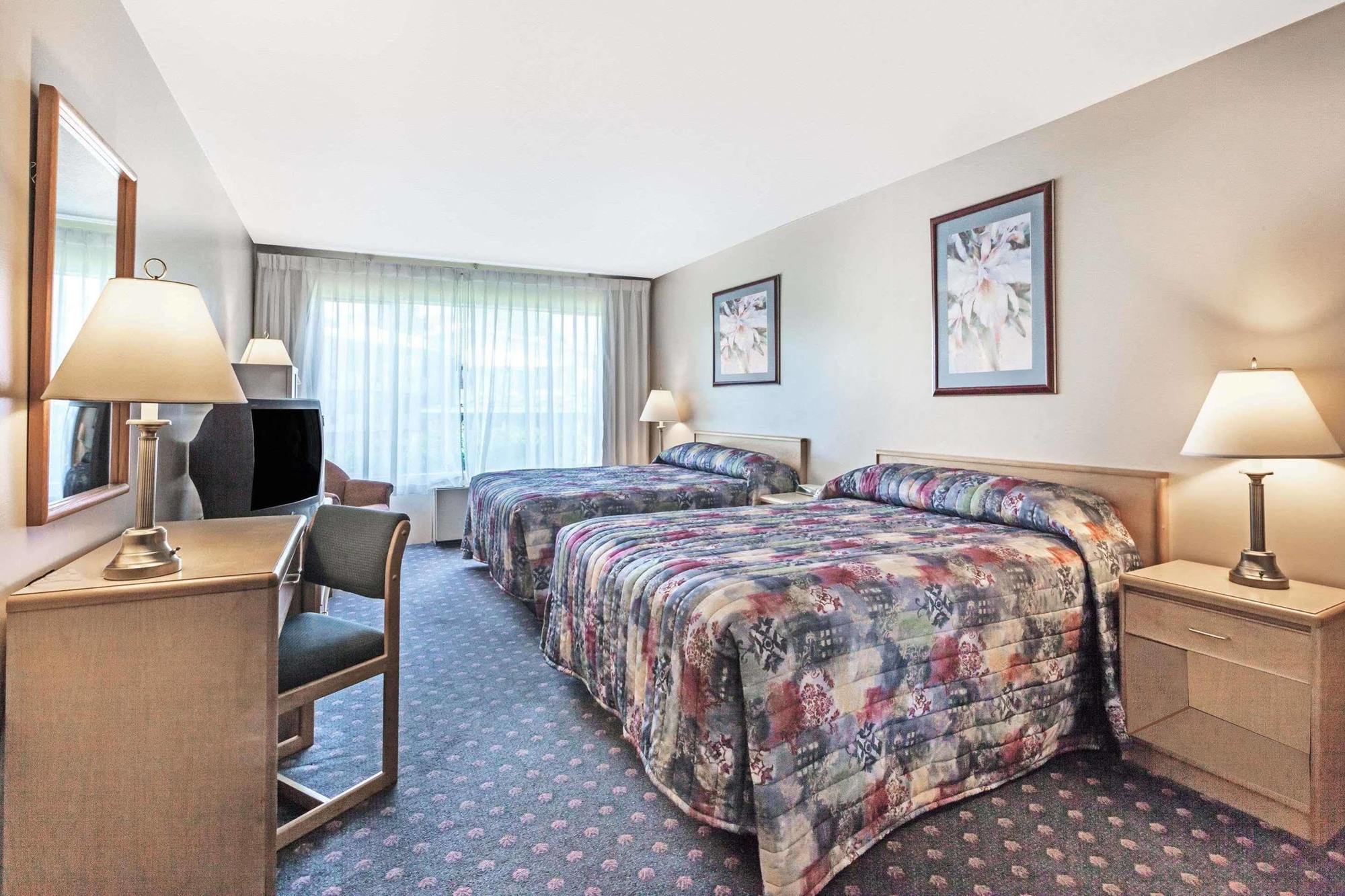 Howard Johnson By Wyndham Harbourside 2*