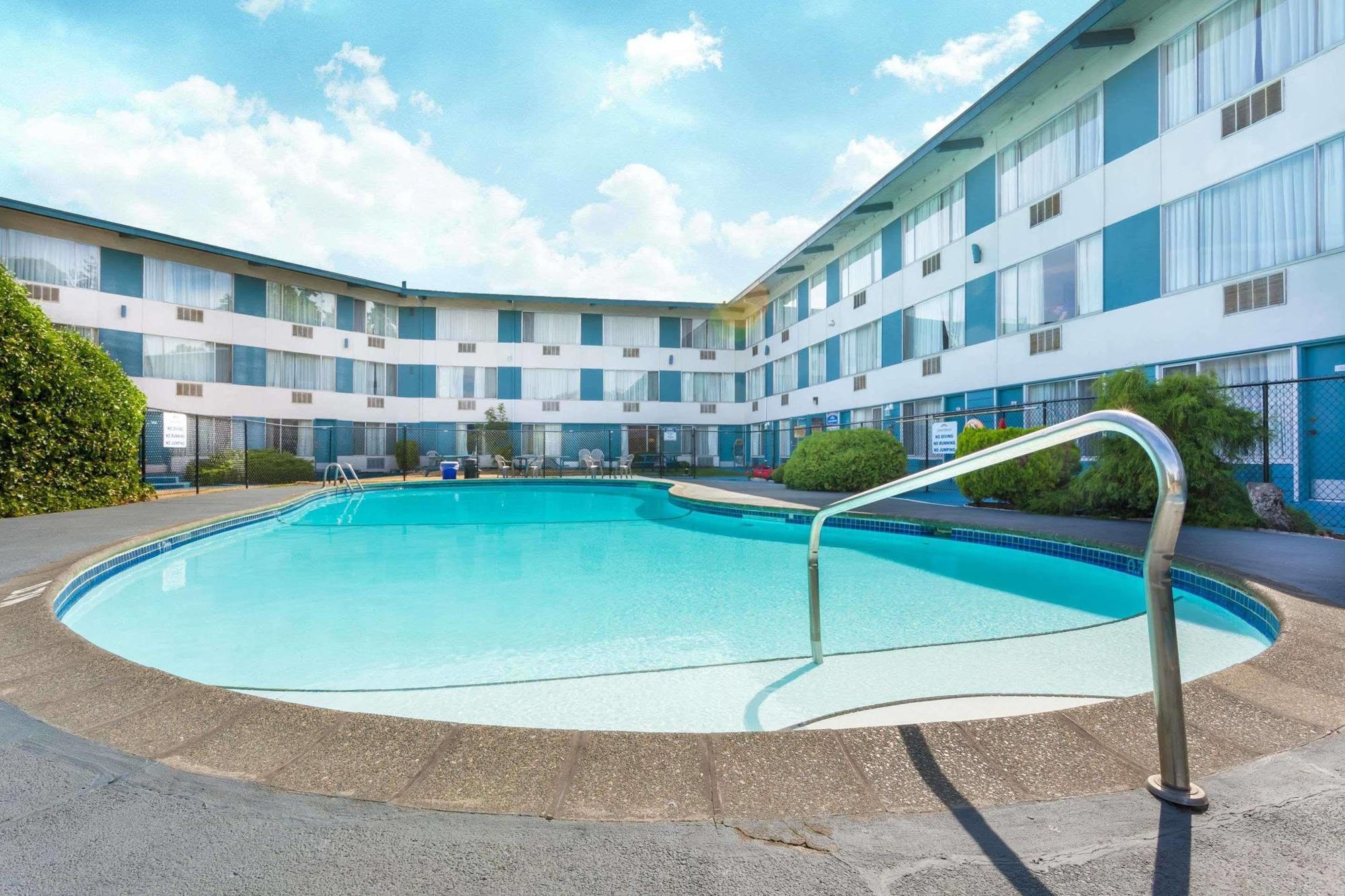 Hotel Howard Johnson By Wyndham Harbourside 2*